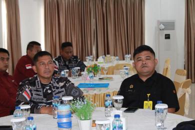 Komandan Lanal Ranai Terima Penyerahan Surat Alas Hak Tanah di Pulau Midai